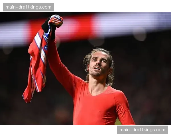 马竞公布客战比利亚雷亚尔大名单，格列兹曼领衔，防线面临人员轮换考验。