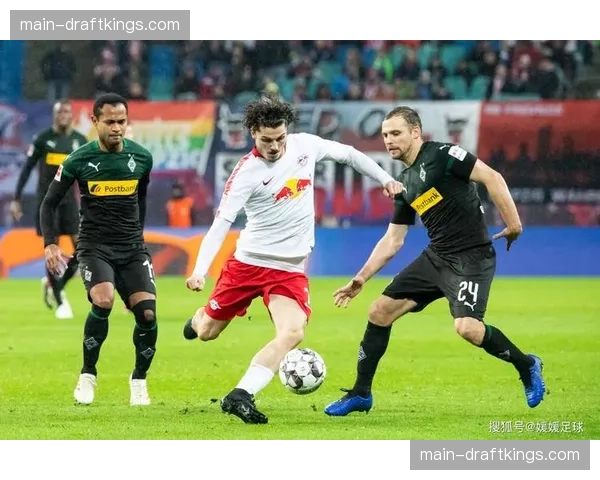 门兴格拉德巴赫2-1击败奥格斯堡,普莱亚攻入制胜球