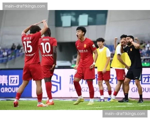 重庆铜梁龙客场1-0送浙江队赛季首败，升至积分榜第二位