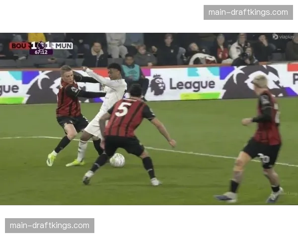 英超VAR争议再起，裁判标准影响比赛节奏连贯性